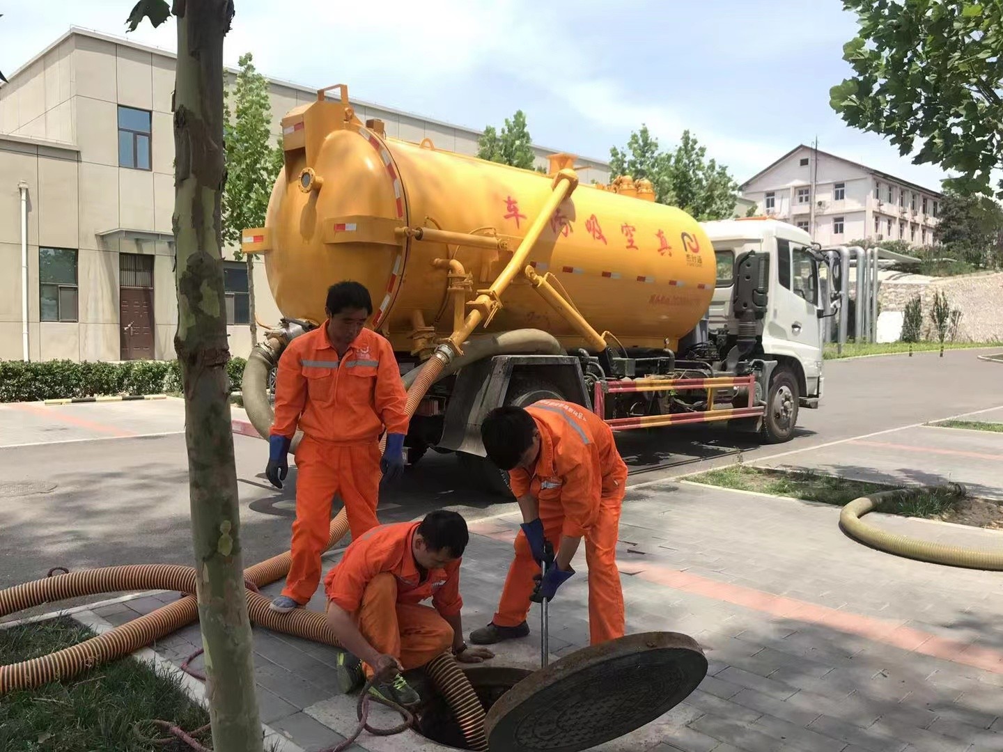 孝昌化粪池清理与5-8吨吸粪车施工效率分析